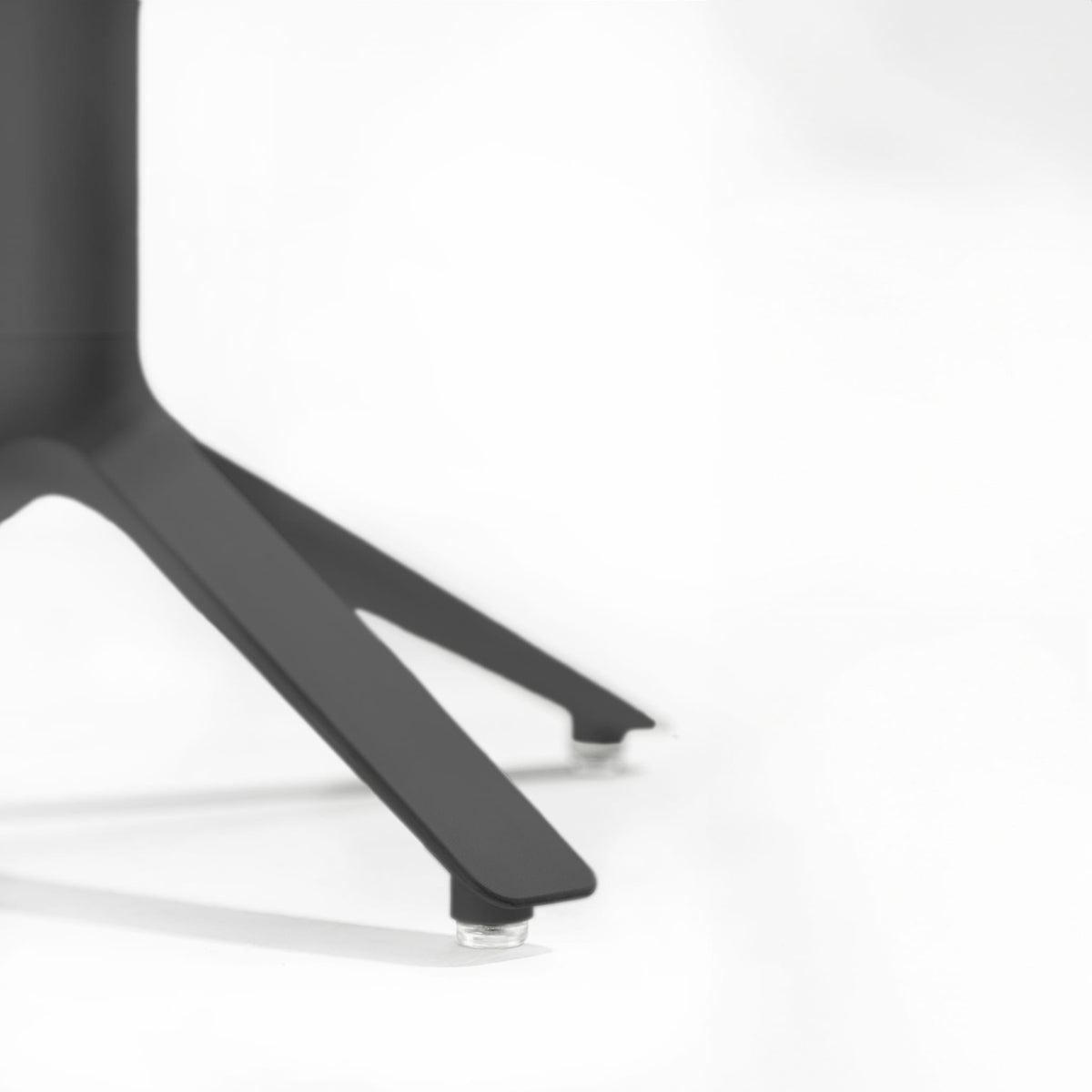 EEX Round Dining Table&lt;br&gt; Indoor &amp; Outdoor Use