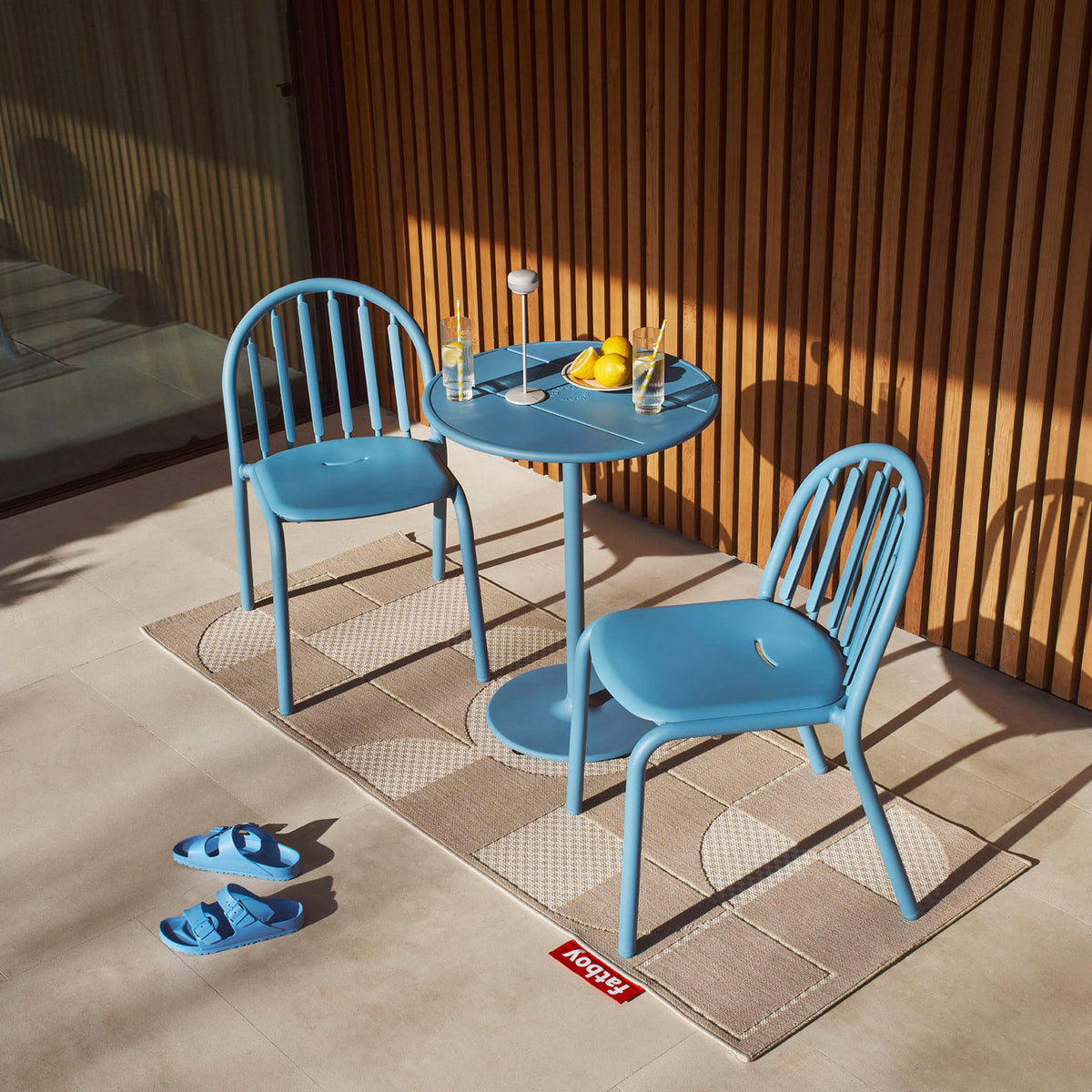 Durable Fred&#39;s Bistro Set by Fatboy combining modern design and practicality, ideal for patios, balconies, or gardens.
