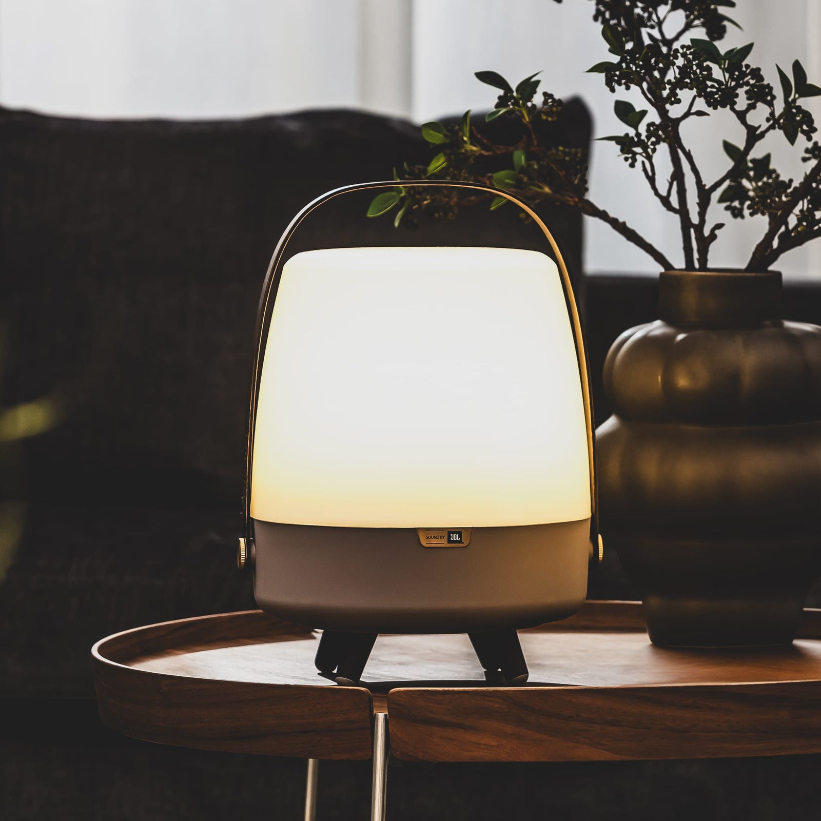 Kooduu Lite-up Play: Bluetooth speaker lamp with JBL sound, adjustable warm LED light, and elegant Scandinavian design.