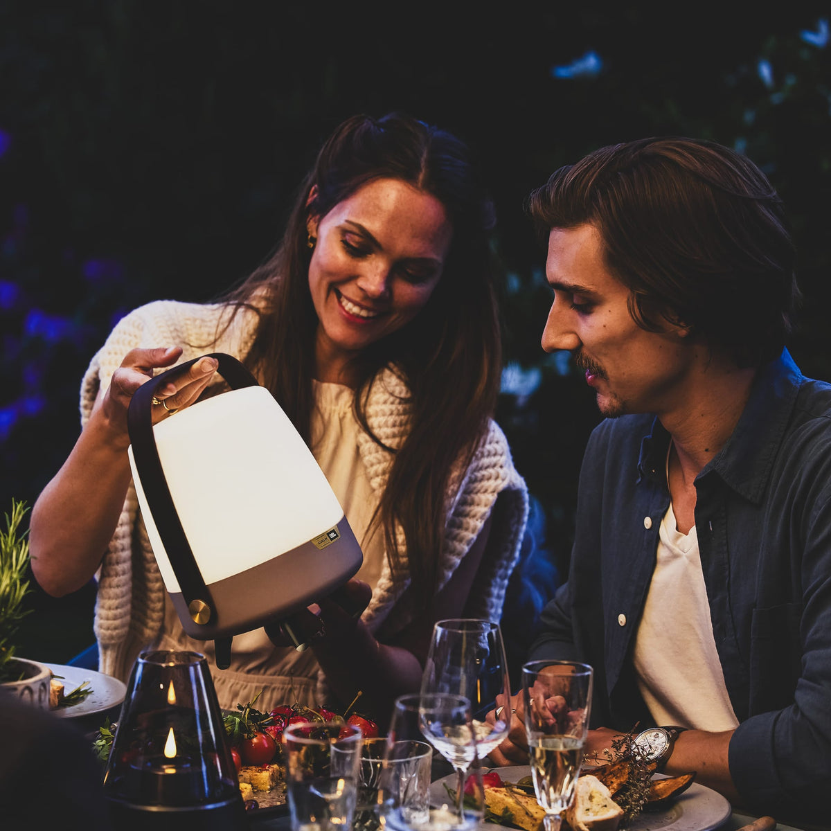 Lite-up Play Mini by Kooduu: portable speaker lamp with JBL audio, adjustable warm light, and sleek brass accents.