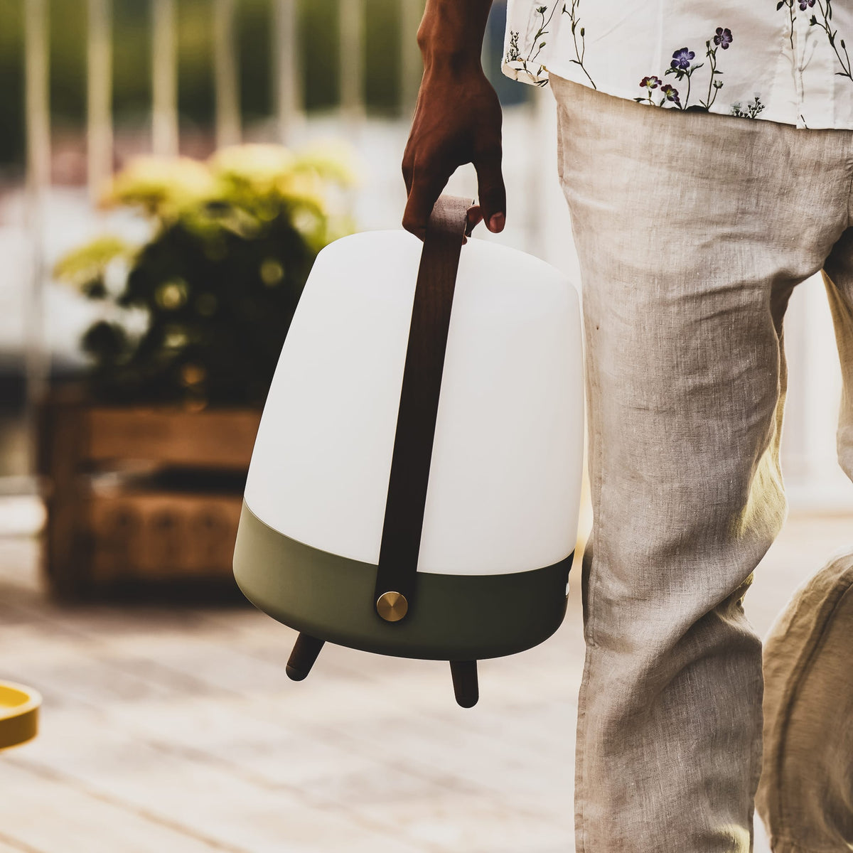 Kooduu Lite-up Play: stylish speaker lamp with JBL sound, Bluetooth connectivity, and warm light for relaxation or celebrations.