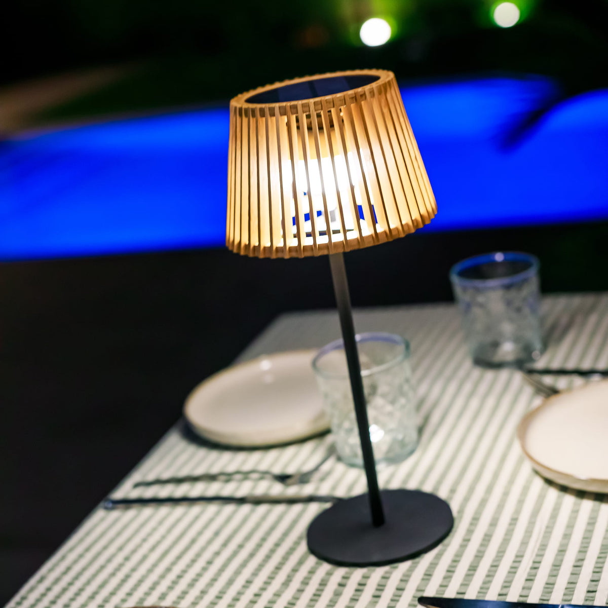 Okinawa&lt;br&gt; Solar-charged Table Lamp