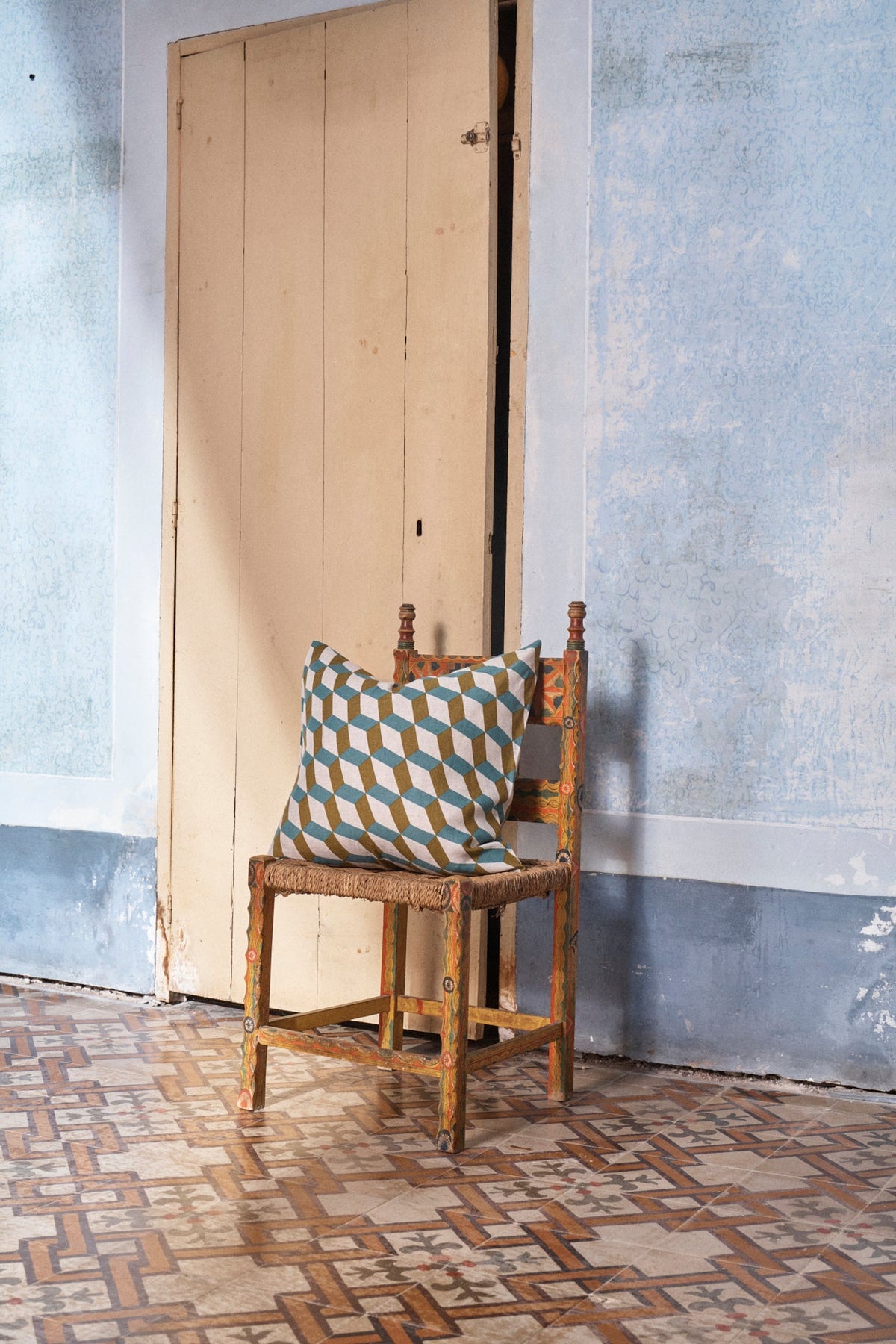 Raffael Cushion