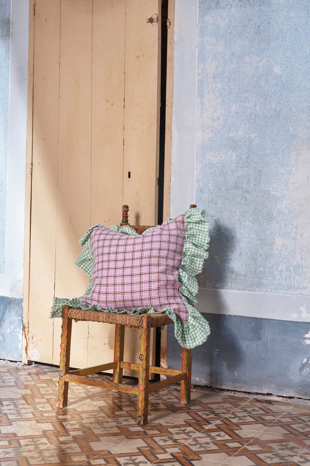 Marmelatta Full Ruffle Cushion