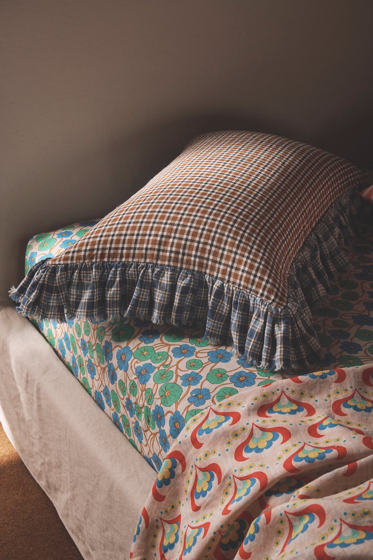 NEW - Sparrows Check Full Ruffle Pillowcase Set
