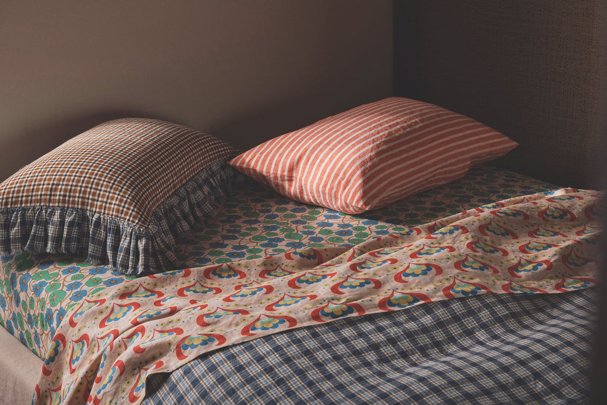 NEW - Sparrows Check Full Ruffle Pillowcase Set
