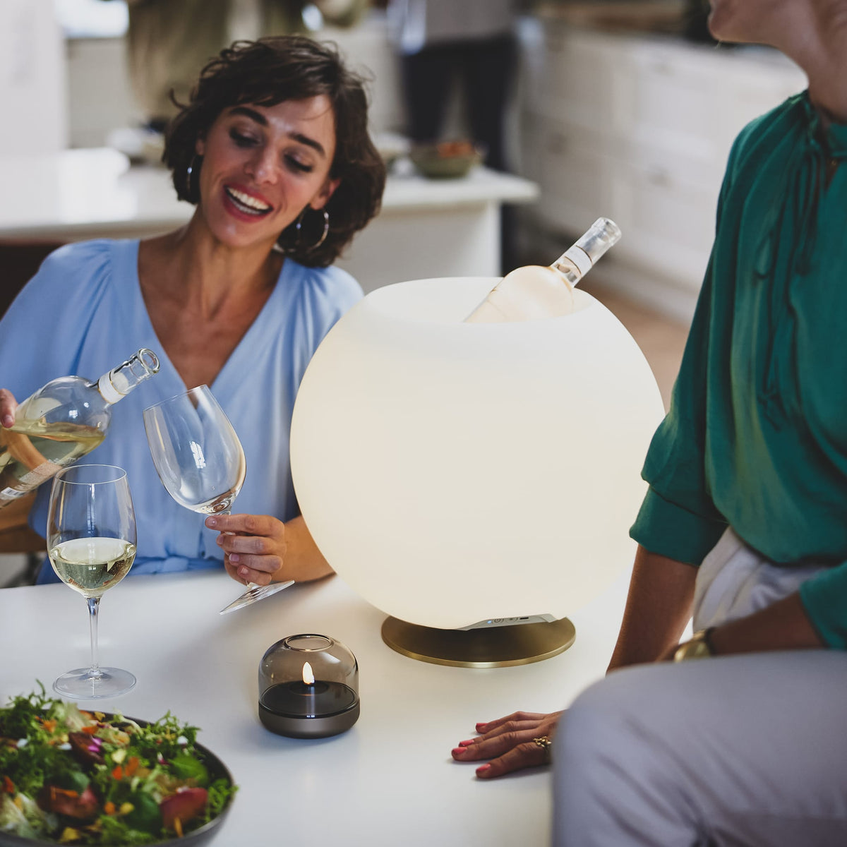 Kooduu Sphere: European-made multifunctional speaker lamp and drinks cooler, perfect for hosting and home entertainment.