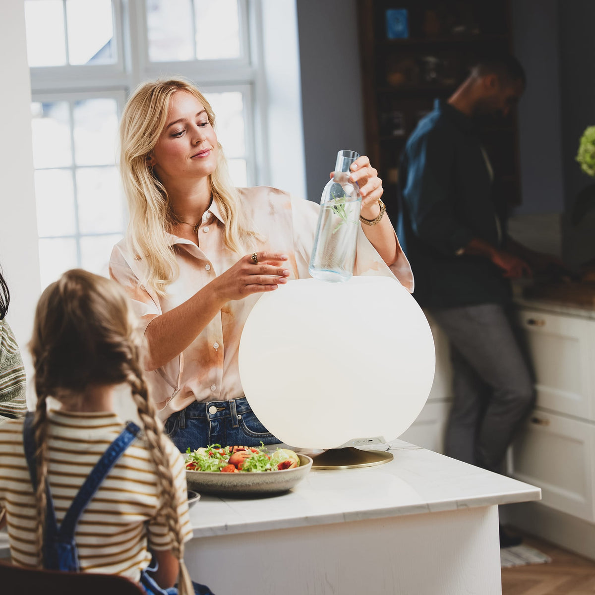 Sphere by Kooduu: stylish speaker lamp with dimmable 2700K warm light, Bluetooth 5.0, and brass stand for modern decor.