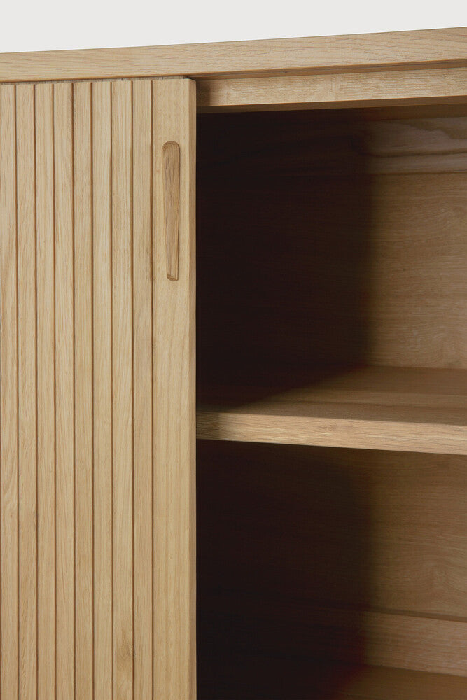 https://media.ethnicraft.com/sys-master/s3_product_medias/hce/hc1/9083181531166/product_wf_50051_50052_Roller_Max_sideboard_oak_2_doors_det02_web.jpg