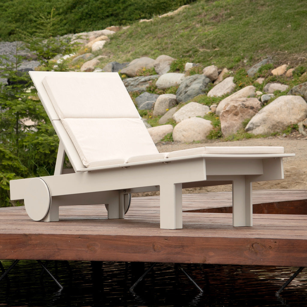 TALL LOLLYGAGGER CHAISE